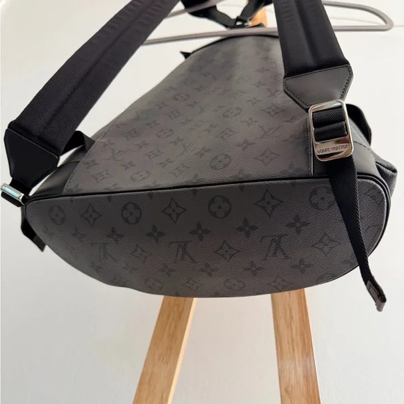Louis Vuitton Christopher MM Backpack - Picture 6 of 8